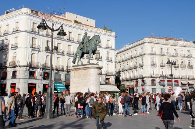 Madrid, Puerta del Sol, statue équestre de Carlos III