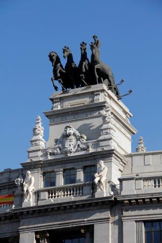 Madrid, l'un des 4 quadriges ornant l'édifice du Banco de Bilbao